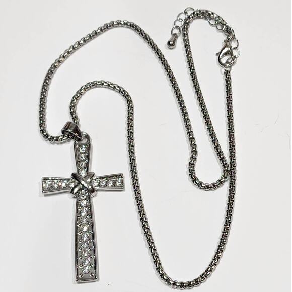 Brilliant Beautiful Austrian Crystal Cross Necklace - Picture 5 of 12